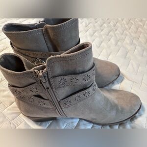 Size 6 never worn bootie